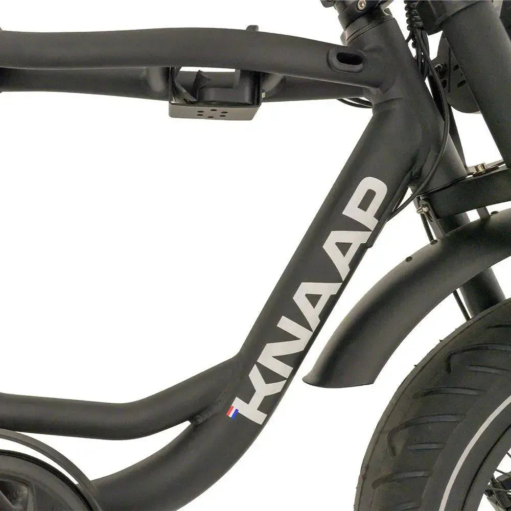 KNAAP BCN – Juoda