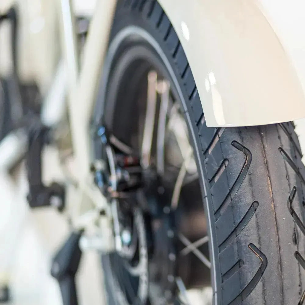 Tomos Flexer – žemas įlipimas – smėlio spalvos
